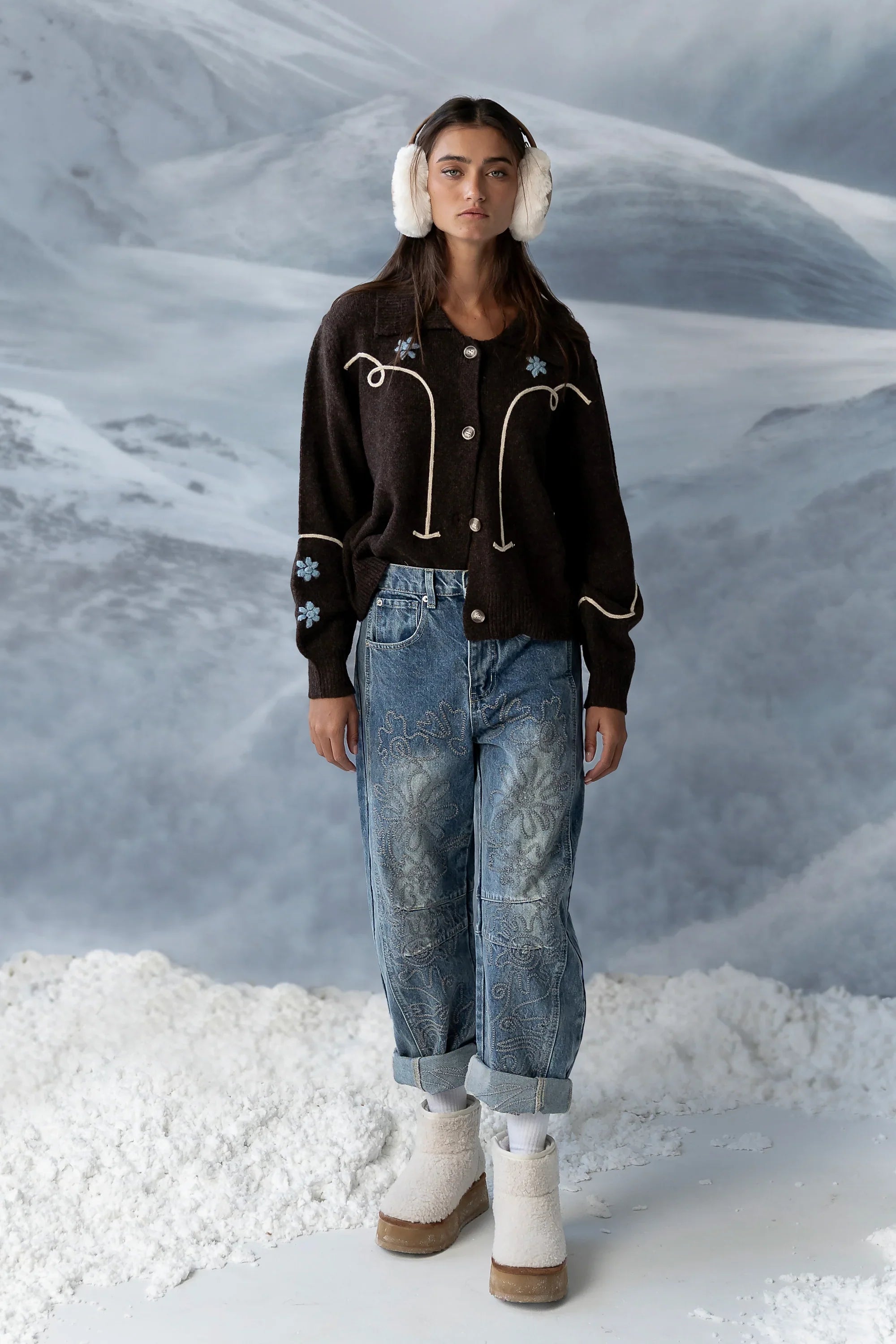 Kinsey Embroidered Barrel Jeans in Medium Wash