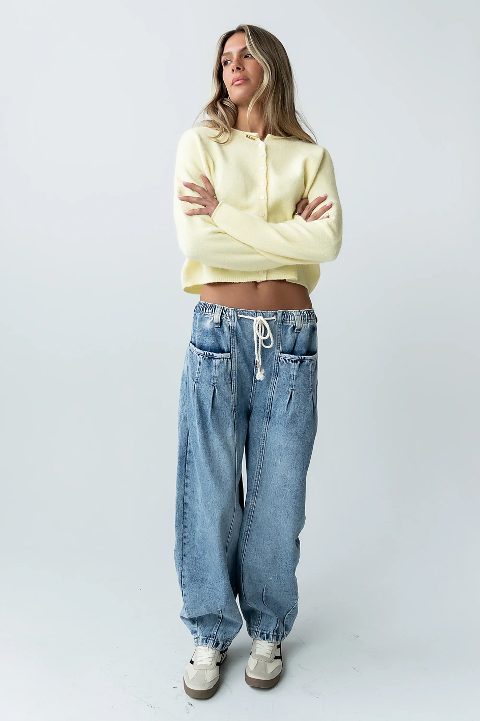 Kamryn Tapered Baggy Jeans in Medium Wash