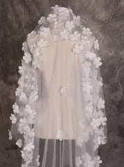 Cute Lace Flower Appliques One Tier Cut Edge Wedding Veil