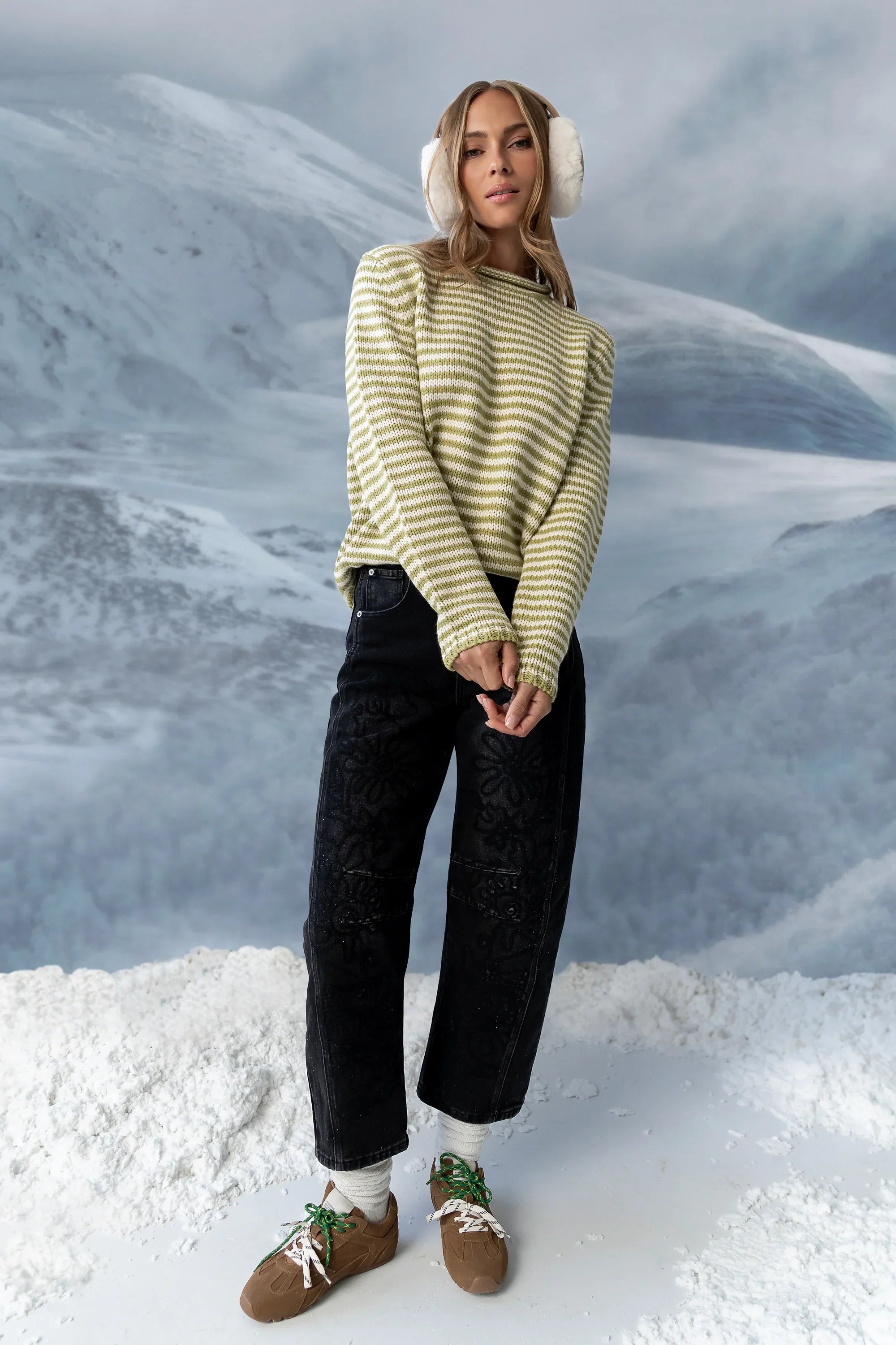 Kinsey Embroidered Barrel Jeans in Faded Black