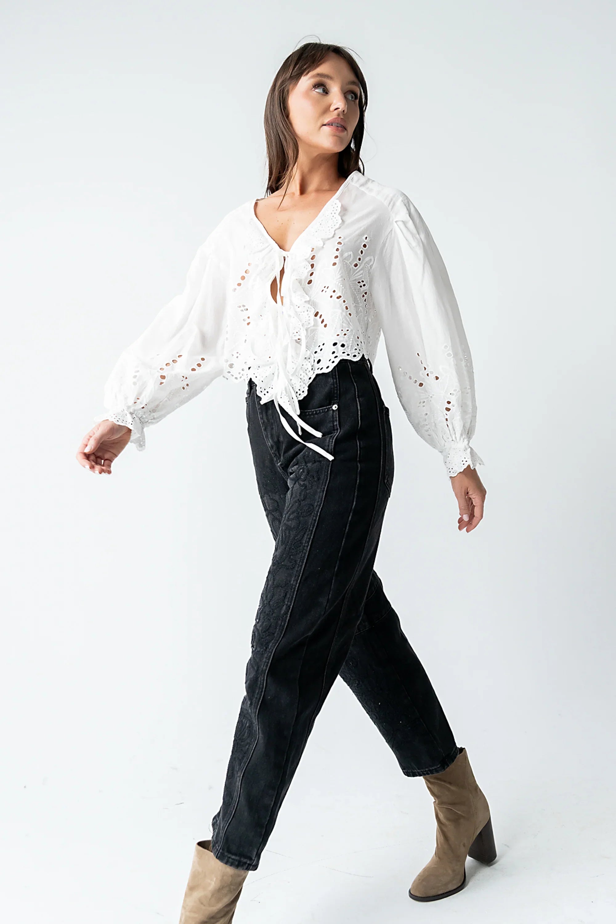 Kinsey Embroidered Barrel Jeans in Faded Black