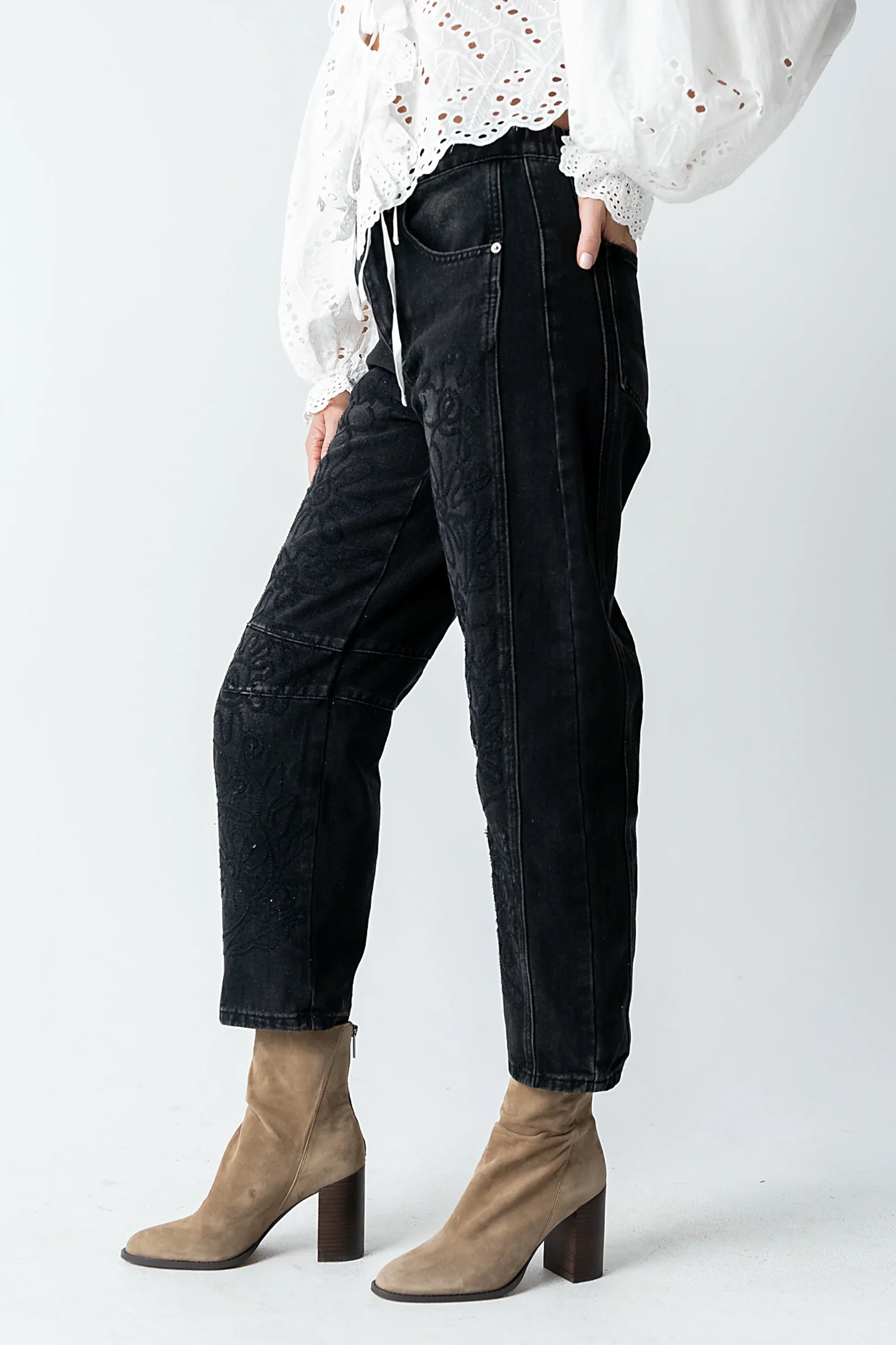 Kinsey Embroidered Barrel Jeans in Faded Black