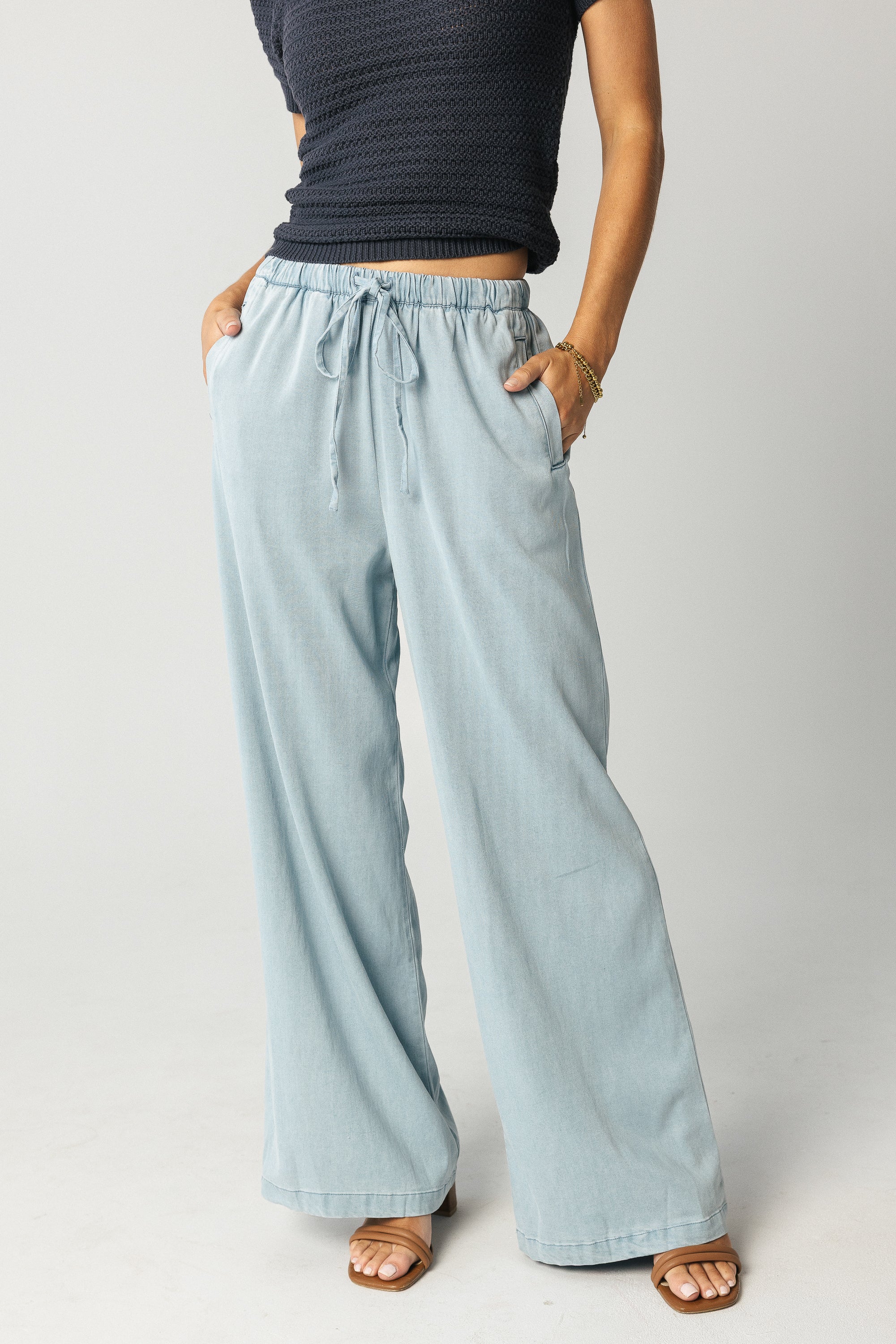 Banks Wide Leg Pants in Light Wash